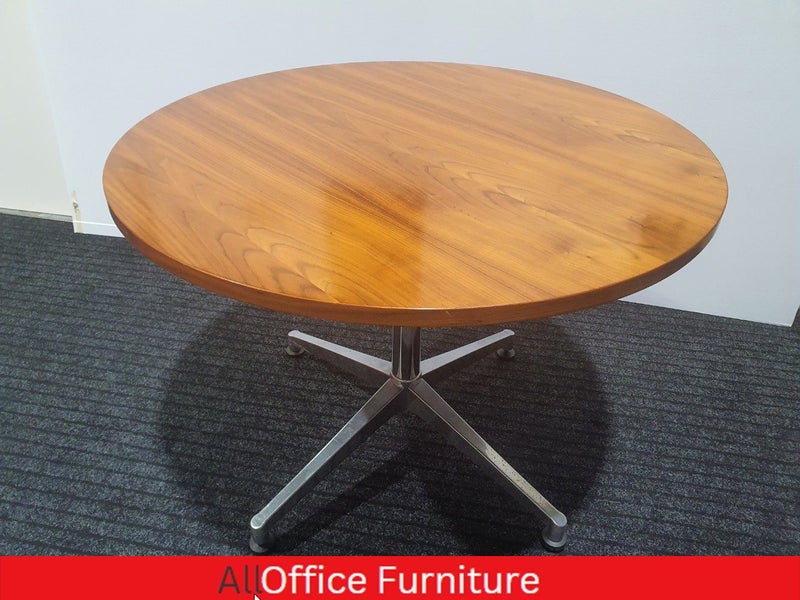 Small Meeting Table 100 cm Carousel 1