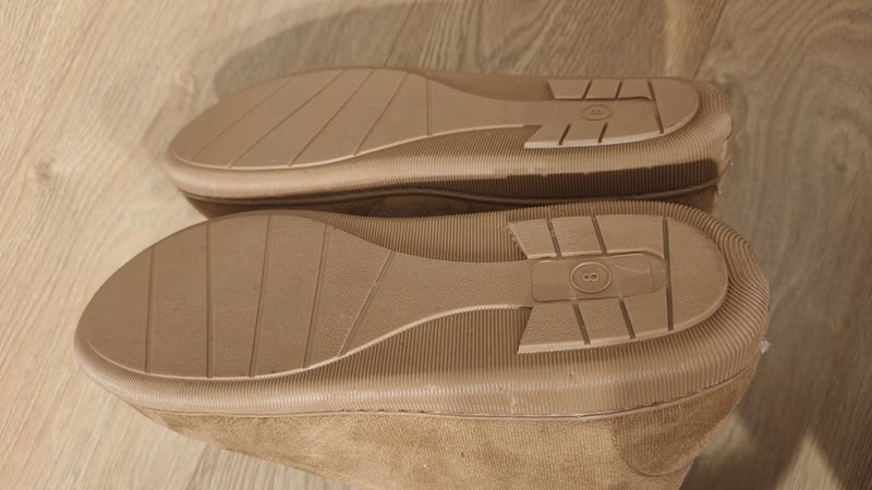 *brand new* indoor winter slippers/boots/ugg style Carousel 3