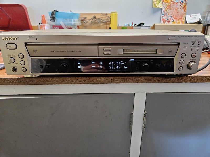 Sony Mxd-D400 Minidisc CD deck Carousel 2