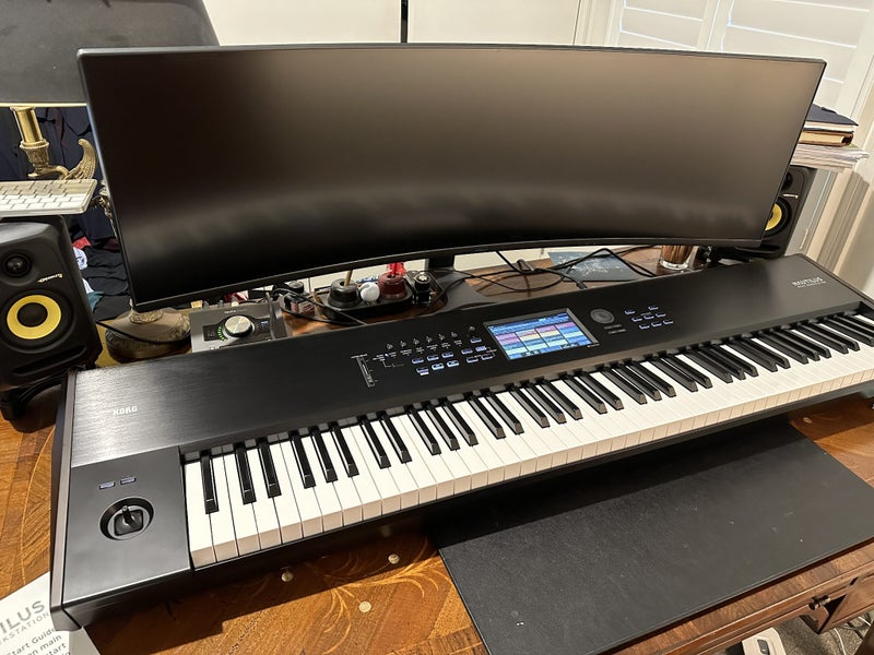 **** Korg Nautilus 88 Workstation, brand new condition ****** Carousel 1