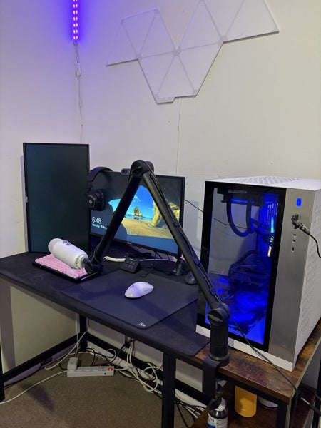 Full gaming computer and streaming set up Carousel 1
