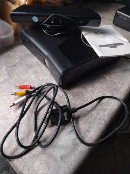Xbox 360 with kinetic /USB/COMP CONNECTION Carousel 1