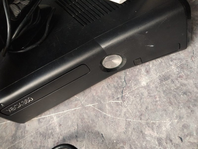 Xbox 360 with kinetic /USB/COMP CONNECTION Carousel 1