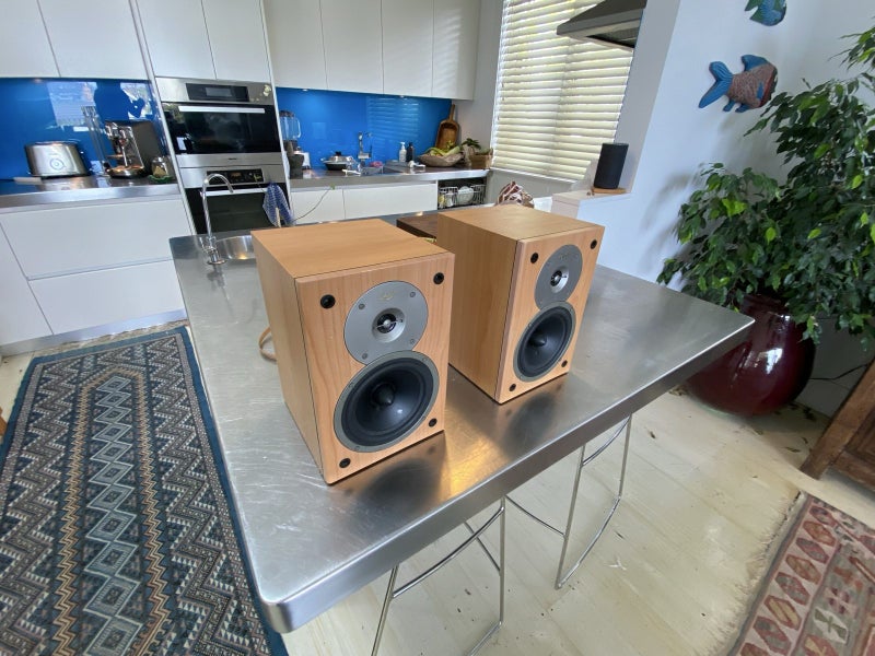 Bookshelf Speakers63702543015683111