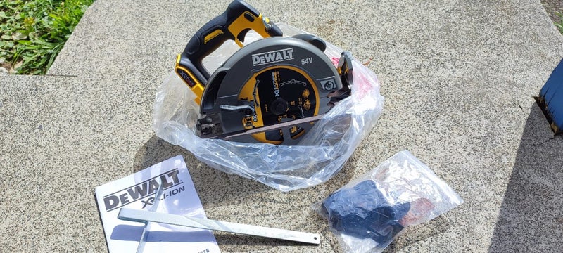 DeWALT 54V FlexVolt 184mm Cordless Circular Saw DCS578 + case + charger Carousel 2