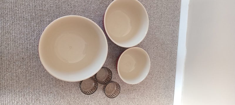 3 Red/burgandy serving/mixing bowls with 3 ramekins Carousel 2