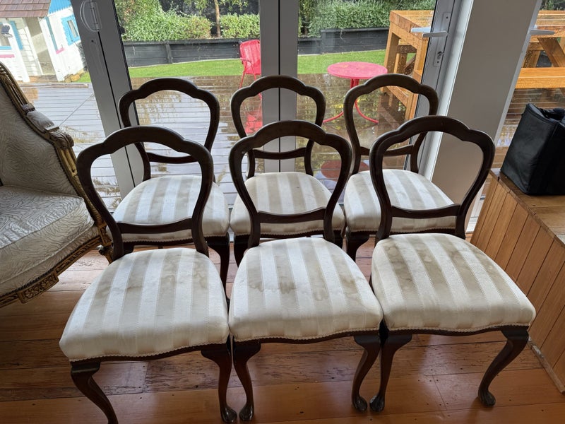 6 x Antique Chairs Carousel 1
