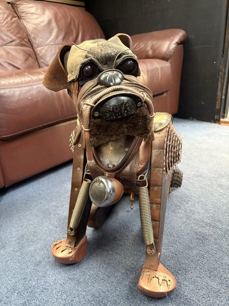 Dog sculpture Carousel 1