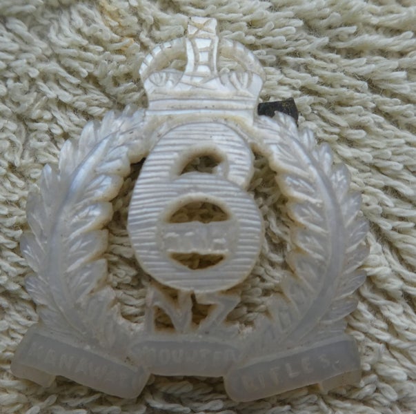 WW1 NZ 6TH MOUNTED RIFLES SWEETHEARTS BADGE SHELL Carousel 1