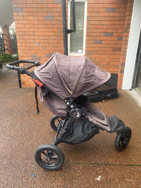 City Elite Baby Jogger Buggy with Bassinet and Travel Bag Carousel 1
