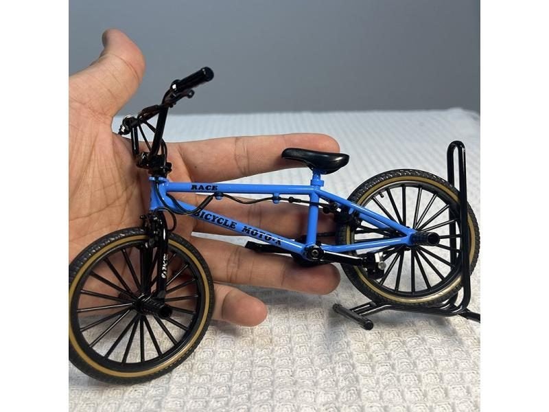 1:8 Mini Model Alloy Bicycle With Parking Rack Diecast Decoration Metal Carousel 1