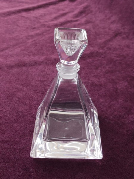 PERFUME BOTTLE WITH STOPPER PYRAMID SHAPE Carousel 1
