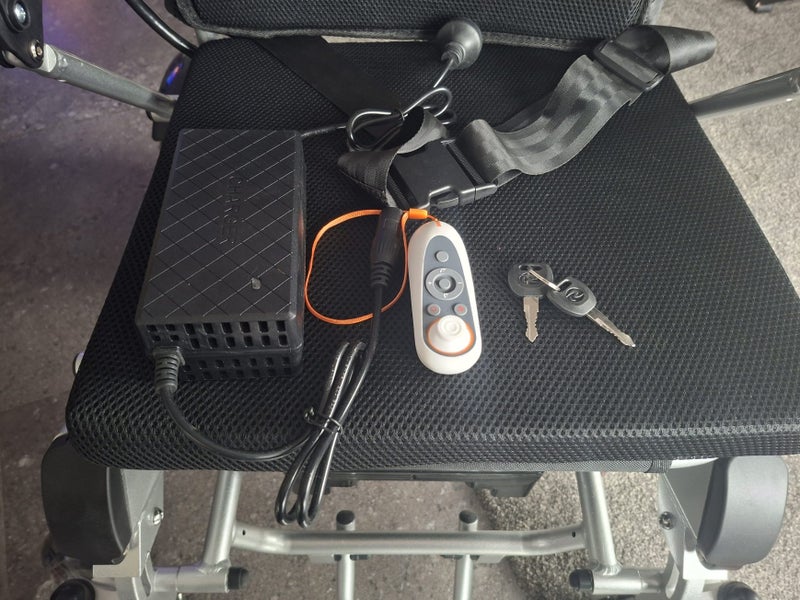 BME1029 Fold-Up Electric Wheelchair 24V/12A Carousel 3