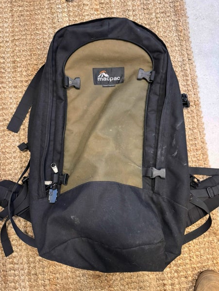 Macpac tramping backpack Carousel 1