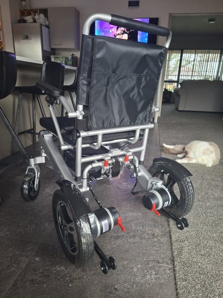 BME1029 Fold-Up Electric Wheelchair 24V/12A Carousel 2