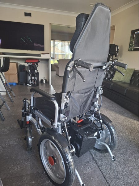 BME1022 Fold-Up Reclining Electric Wheelchair 24V/20A Carousel 2