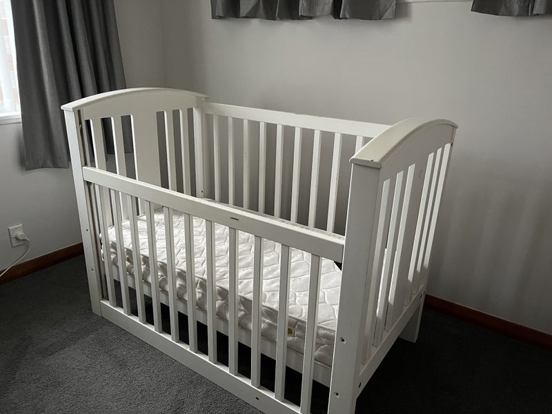 Touchwood cot and change table Carousel 2