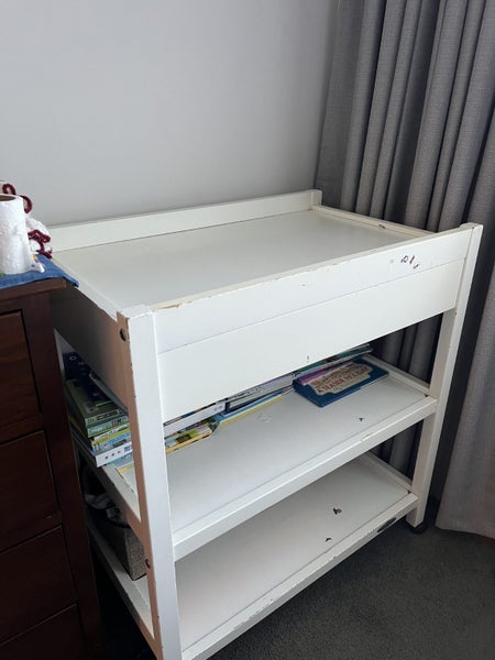 Touchwood cot and change table Carousel 5