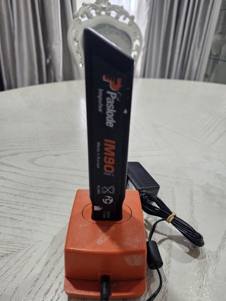 Paslode 6VDC Charger and B30150 6V 1.5Ah Impulse Battery to suit IM90i Carousel 2