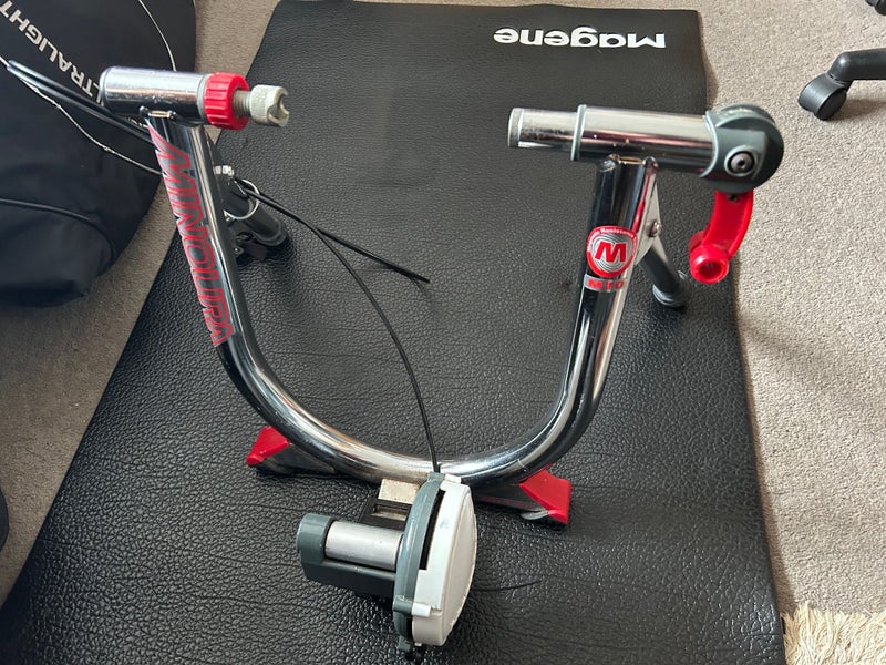 Minoura M70 Mag Trainer Carousel 1