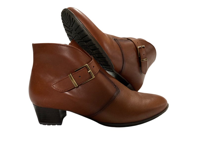 Ara • Cognac colored leather boot • Size 5 Carousel 1