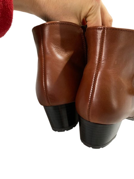 Ara • Cognac colored leather boot • Size 5 Carousel 2