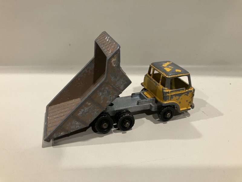Fun Ho - #50 - Ford Dumper - Yellow with Tan Tray Carousel 1