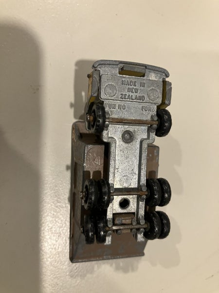 Fun Ho - #50 - Ford Dumper - Yellow with Tan Tray Carousel 5