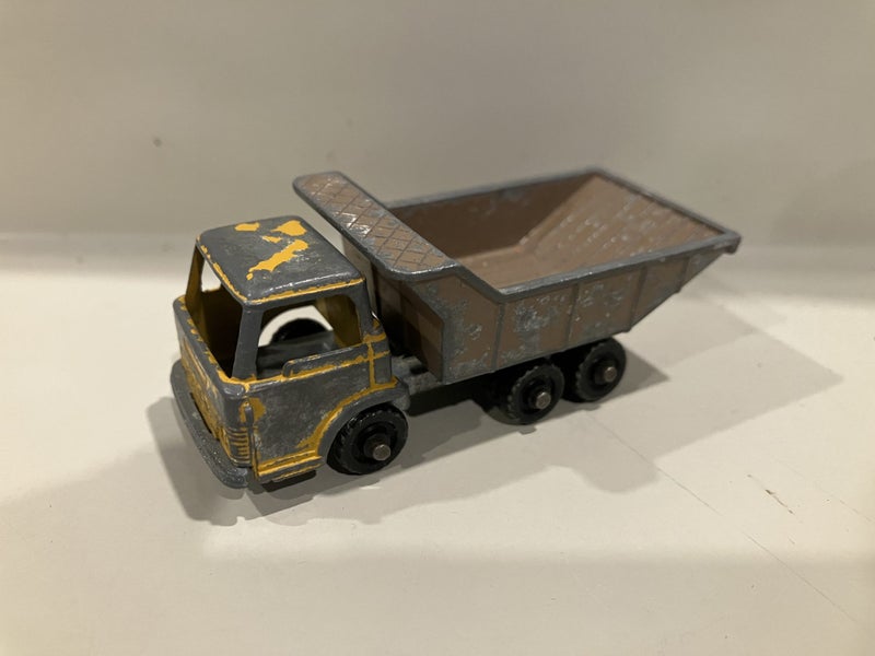 Fun Ho - #50 - Ford Dumper - Yellow with Tan Tray Carousel 2