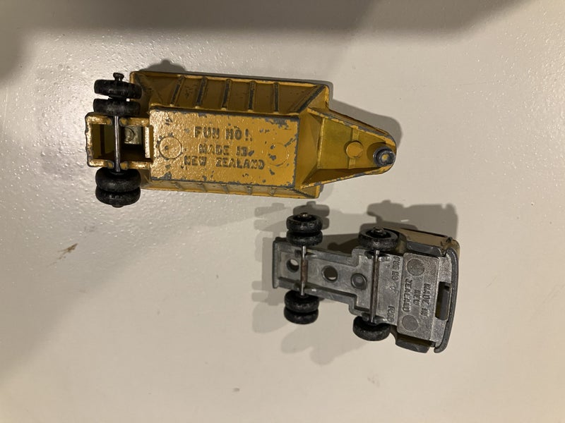 Fun Ho - Ford Sand Dumper - Tan with Yellow Trailer Carousel 7