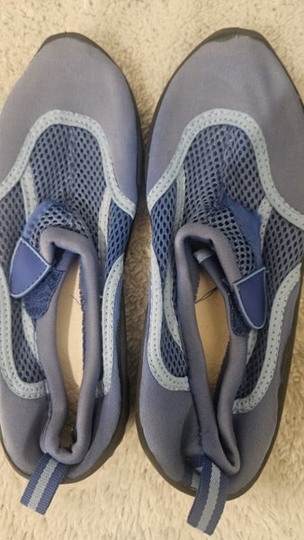 Water/reef shoes size UK3 Carousel 2