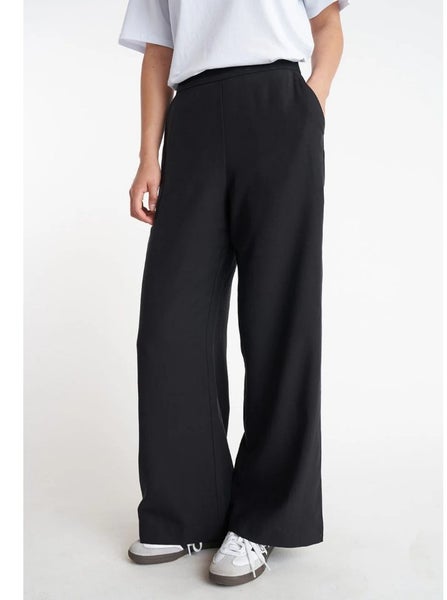 Huffer staple wide leg black pants size 8 Carousel 1