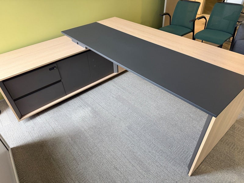 Maximum Executive Desk + Chair + Near New, Premium Set Carousel 2