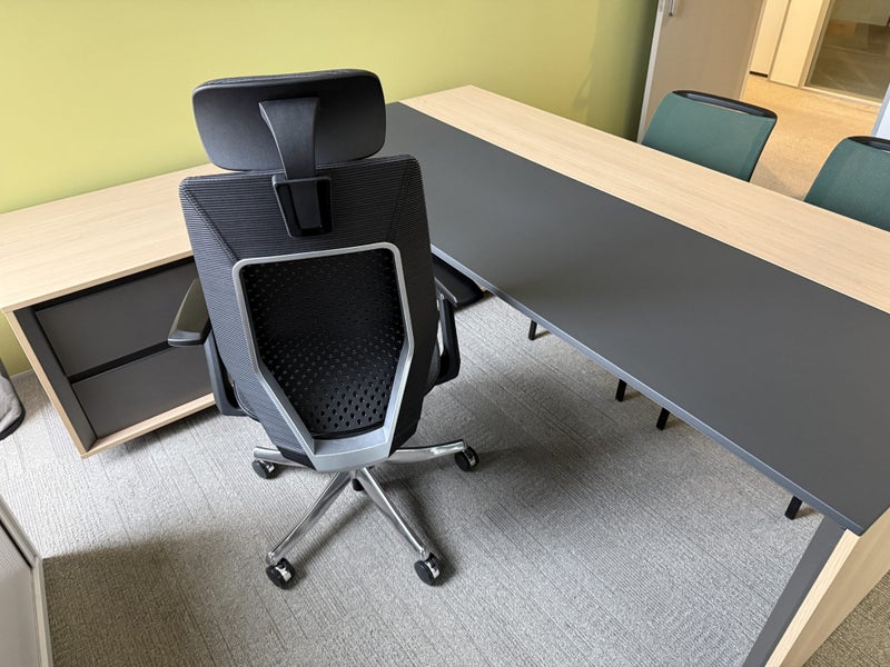 Maximum Executive Desk + Chair + Near New, Premium Set Carousel 4