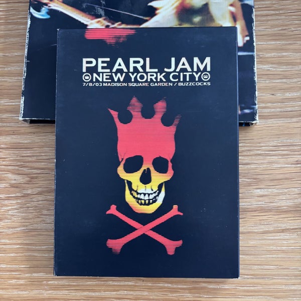 Pearl Jam • Live at The Garden • Music DVD Carousel 2