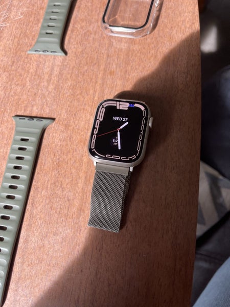 Apple Watch series 8 45mm LTE Carousel 1
