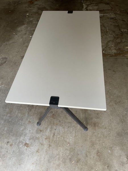 Office desk by Coopsette Carousel 1