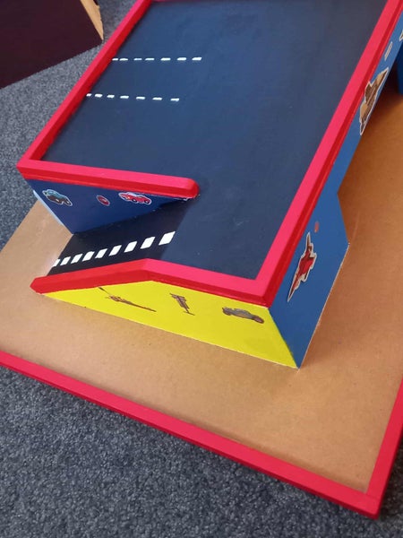GARAGE, BRAND NEW, GET ORDERS IN NOW FOR CHRISTMAS ,PLAYGROUPS, KINDYS Carousel 4