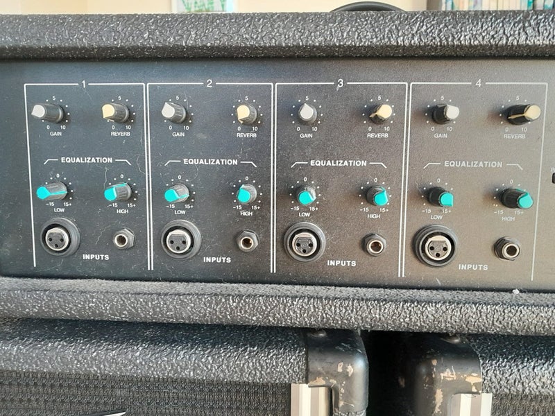 Peavey Amp XM 4 and 2 Speakers Carousel 2
