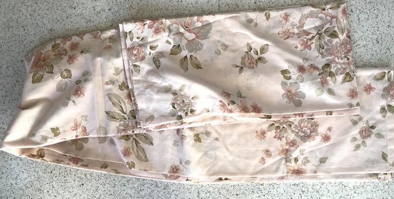 ** RETRO SHEET ** BLUSH BUNCHES ** 208 x 226 cm ** A DOUBLE ** Carousel 1