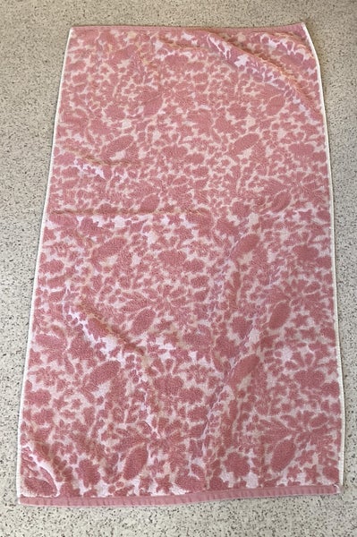 ** RETRO TOWEL ** DUSKY PINK TEXTURED BOTANIC ** 63 x 124 cm ** Carousel 3