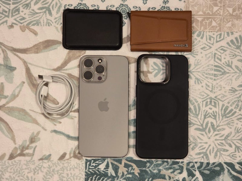 **iPhone 15 Pro Max 256GB ($1 Reserve)**63723298976130110