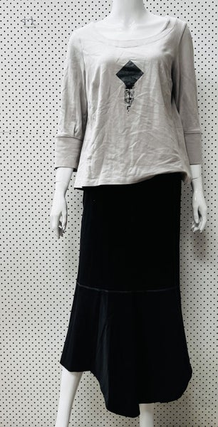 black / midi skirt / 10 / designed in nz Carousel 6