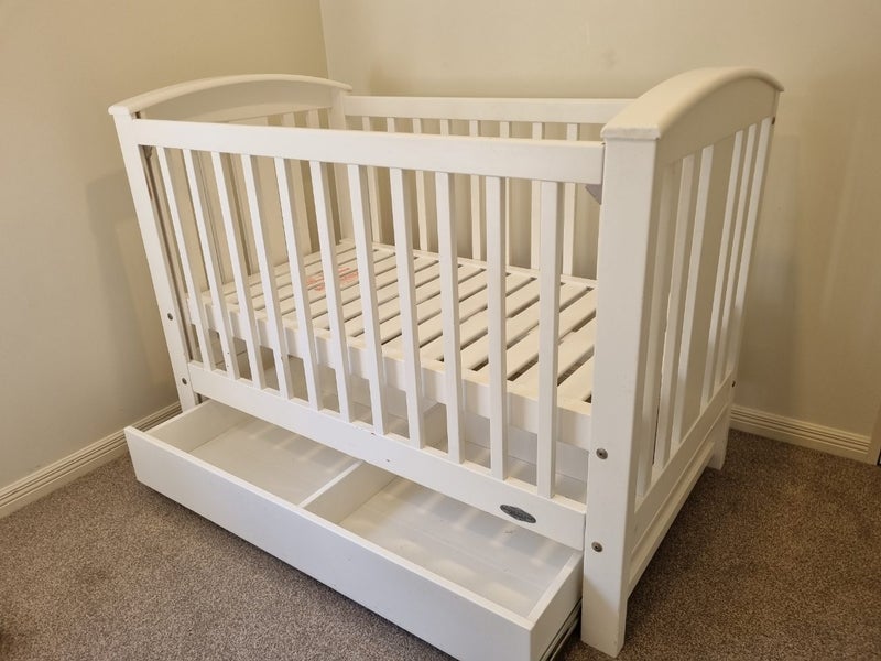 Touchwood Cot, Bassinet and Drawers set63617473927553111