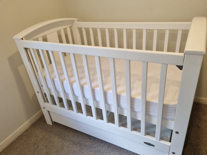 Touchwood Cot, Bassinet and Drawers set63617473927553113