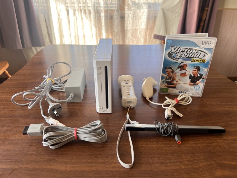 Nintendo Wii Console Bundle - Great Condition Carousel 1