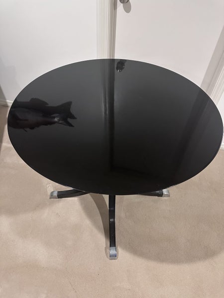 Lacquered black round dining / display table63868010002179110