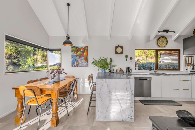 UNREAL Views, Privacy and Spacious Family Home!63667606842370113