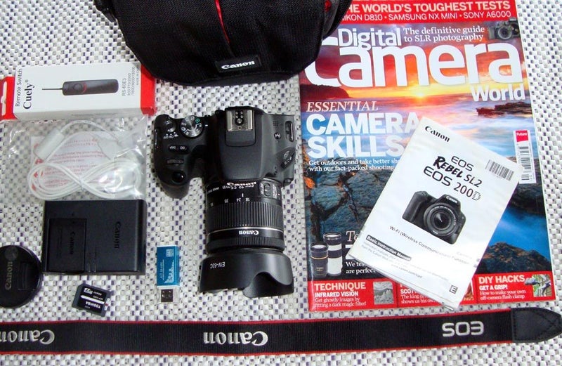 CANON 200D 10 Piece Photo Kit = Low Shutter Count - Hardly Used - FREE SHIPPING64352650744579110