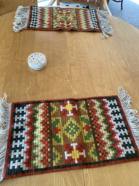 Set of 2 hand Norwegian placemats crafted in wool!! Carousel 2